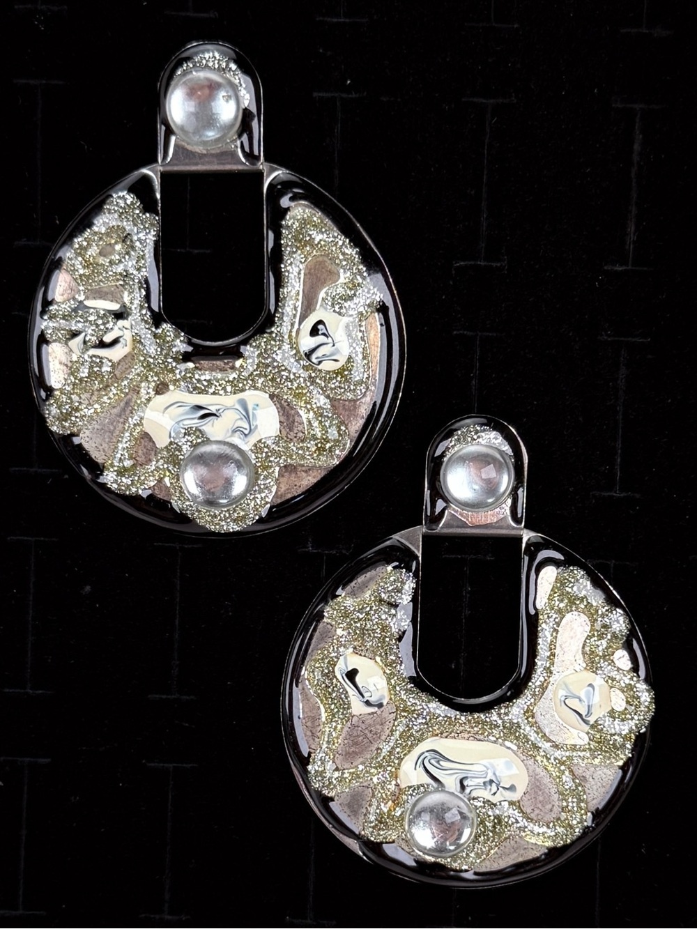 Beautiful vintage black and enamel accent costume pierced earrings